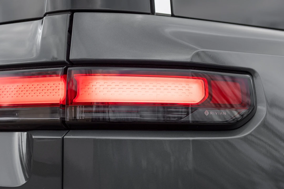 2023 Rivian R1S - Image 23 of 31