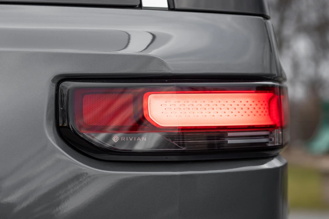 2023 Rivian R1S - Image 16 of 31