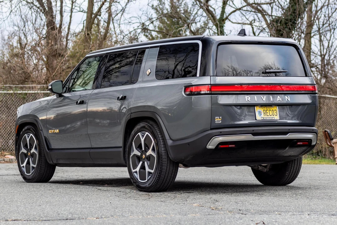2023 Rivian R1S - Image 4 of 31