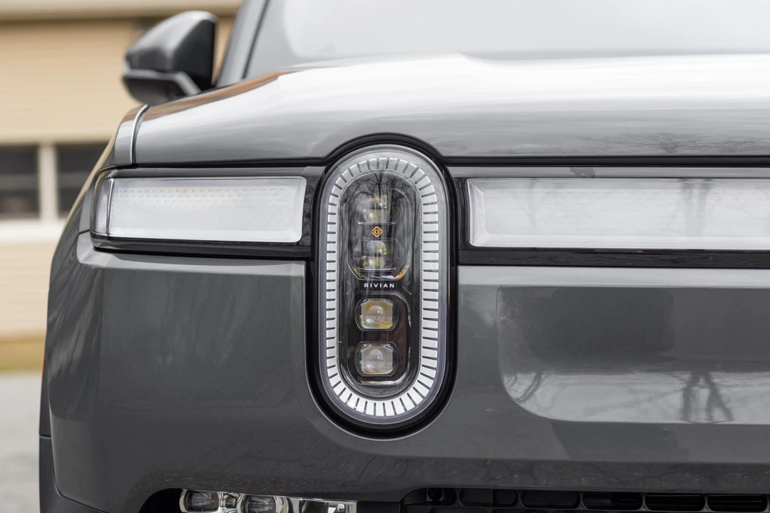 2023 Rivian R1S - Image 9 of 31