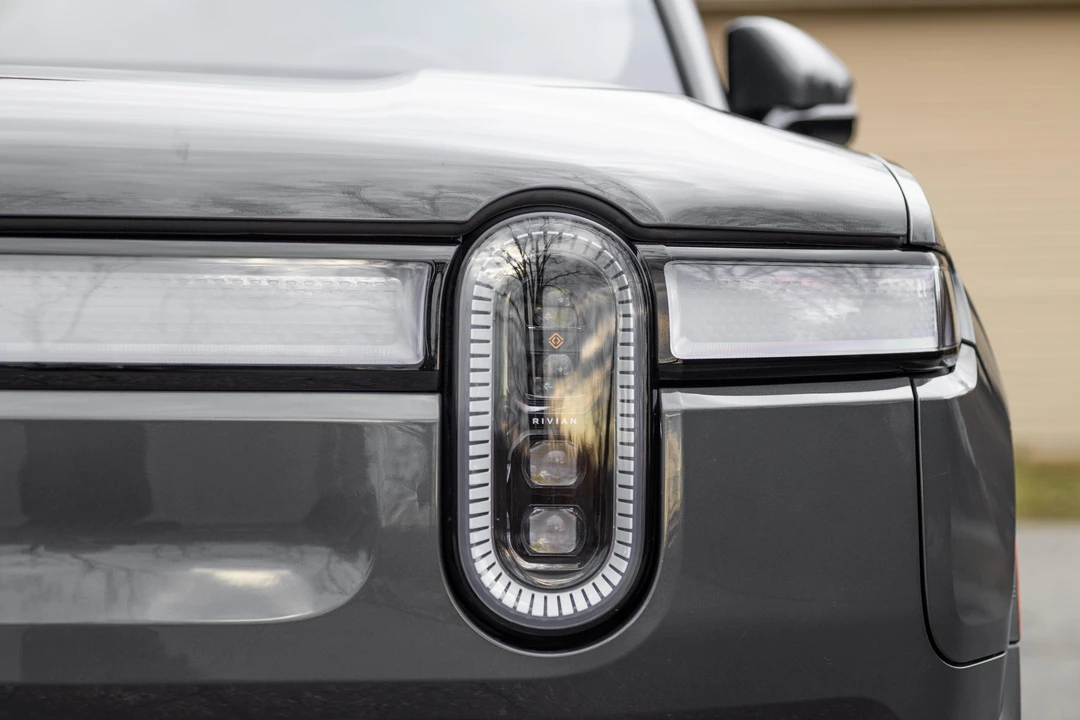 2023 Rivian R1S - Image 13 of 31