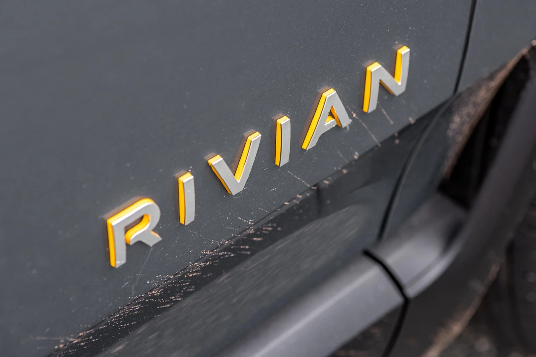 2023 Rivian R1S - Image 27 of 31