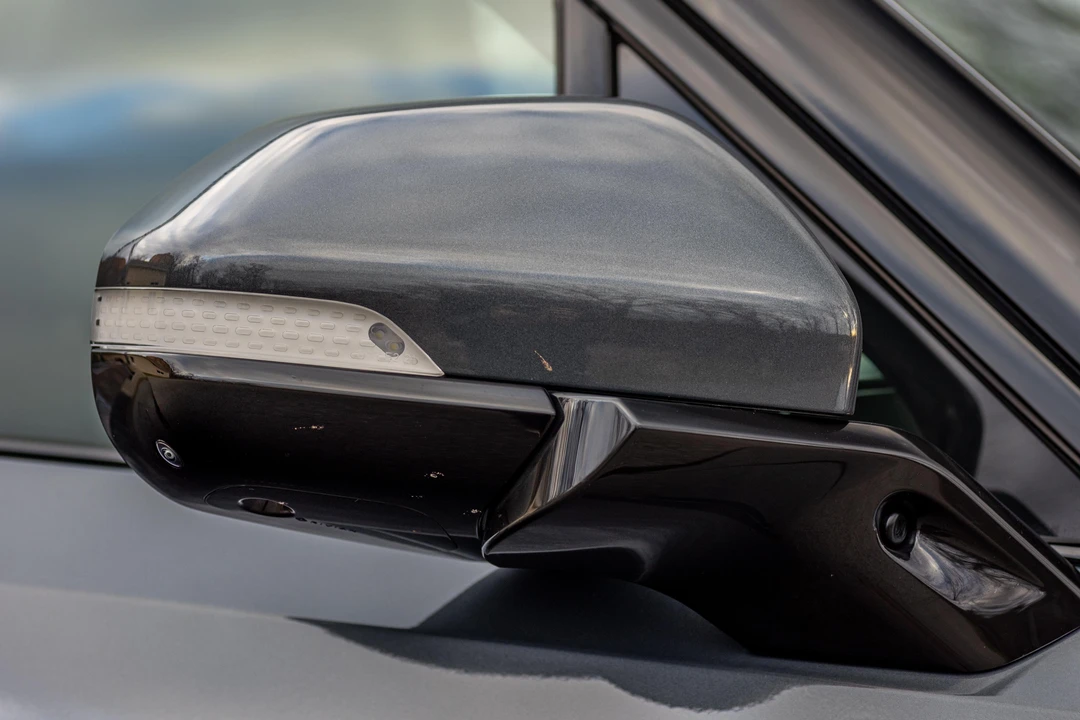 2023 Rivian R1S - Image 26 of 31