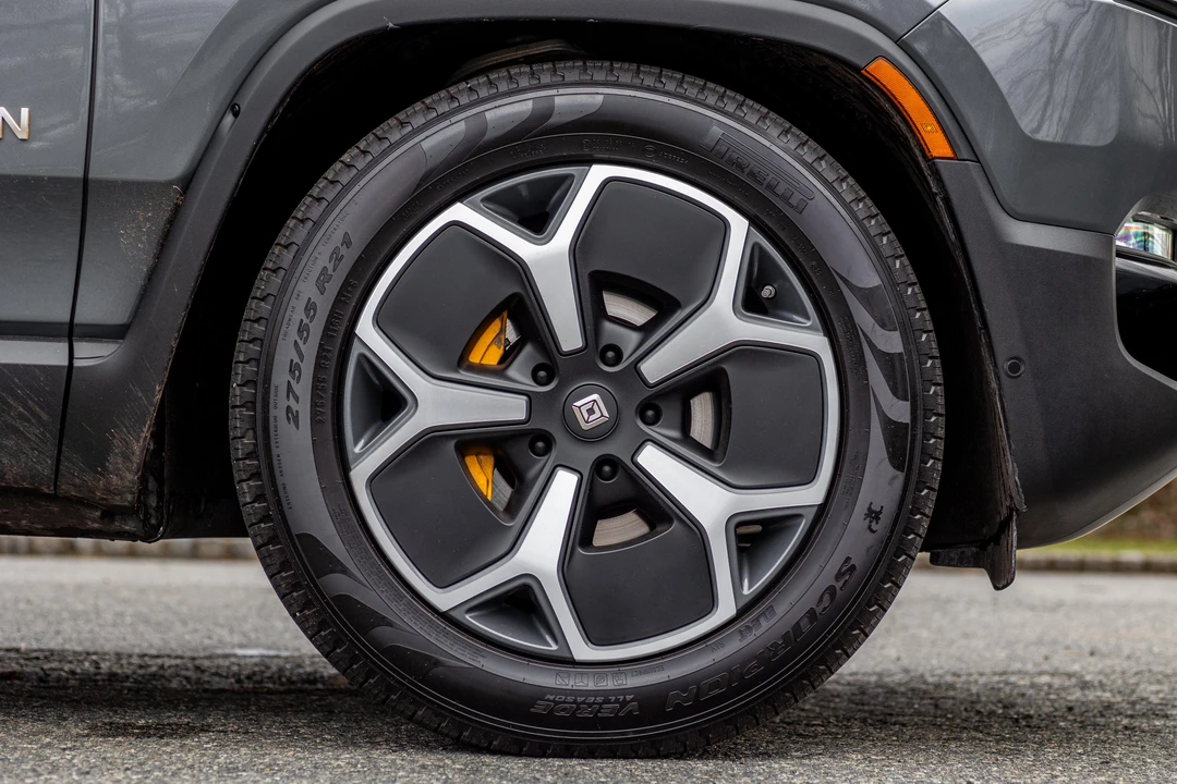 2023 Rivian R1S - Image 31 of 31