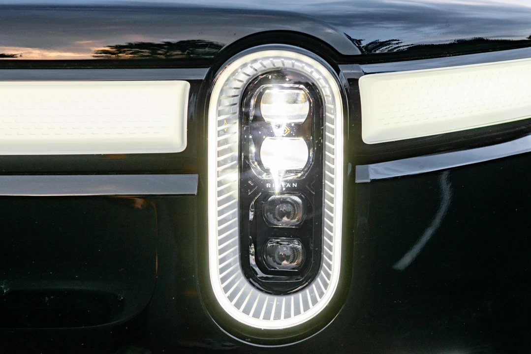 2023 Rivian R1S - Image 14 of 31