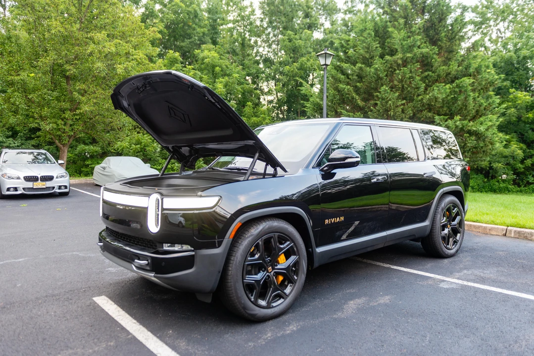 2023 Rivian R1S - Image 7 of 31