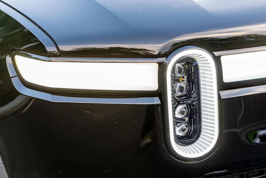 2023 Rivian R1S - Image 11 of 31