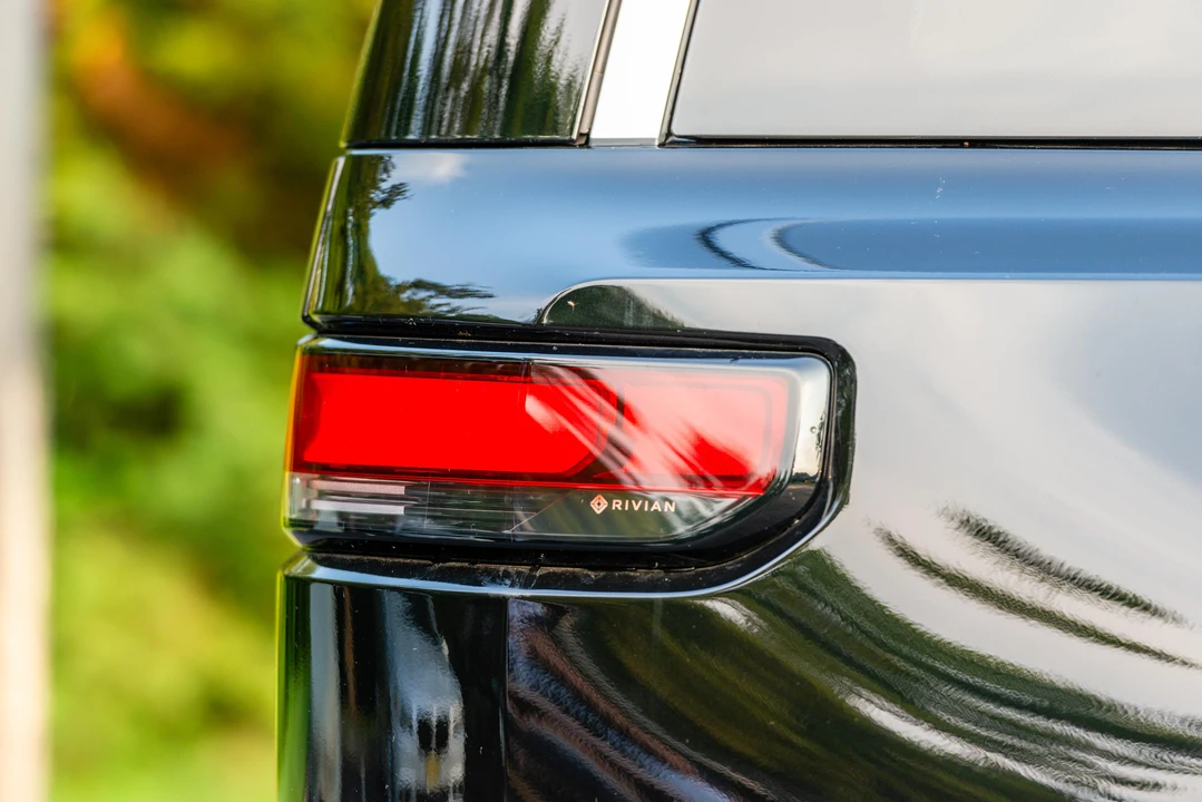 2023 Rivian R1S - Image 31 of 31