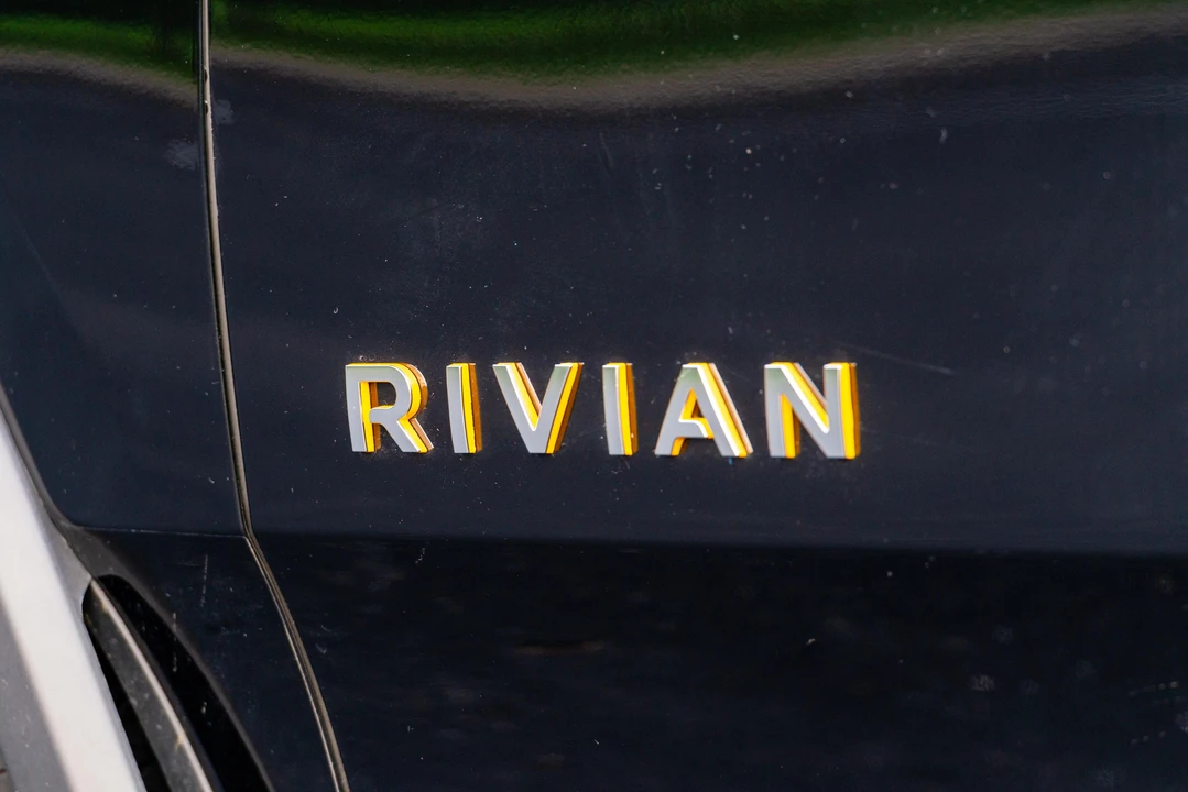 2023 Rivian R1S - Image 23 of 31