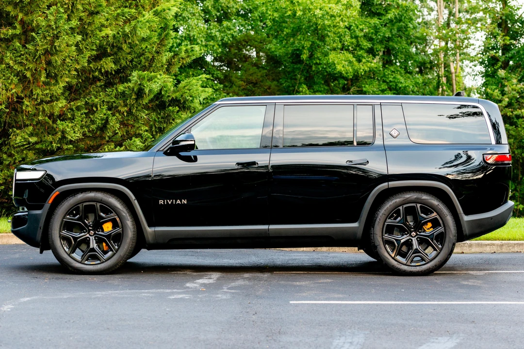 2023 Rivian R1S - Image 3 of 31