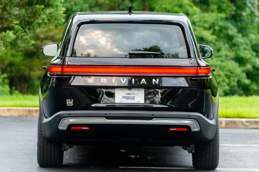 2023 Rivian R1S - Image 5 of 31