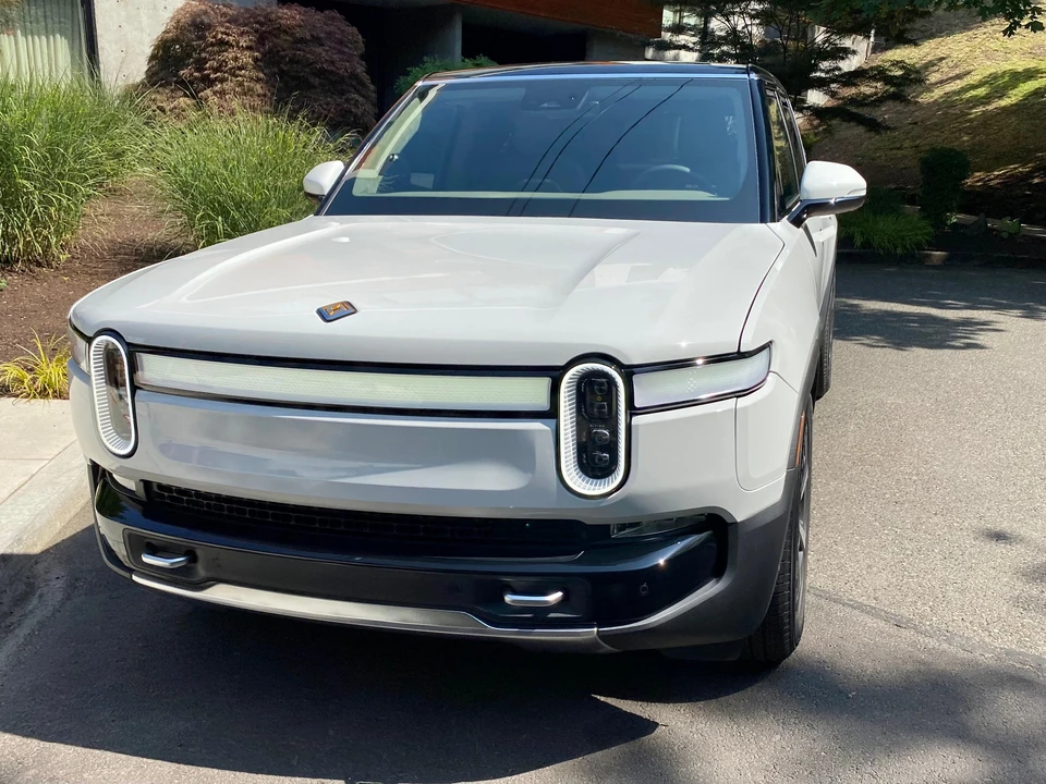 2023 Rivian R1S - Image 7 of 31