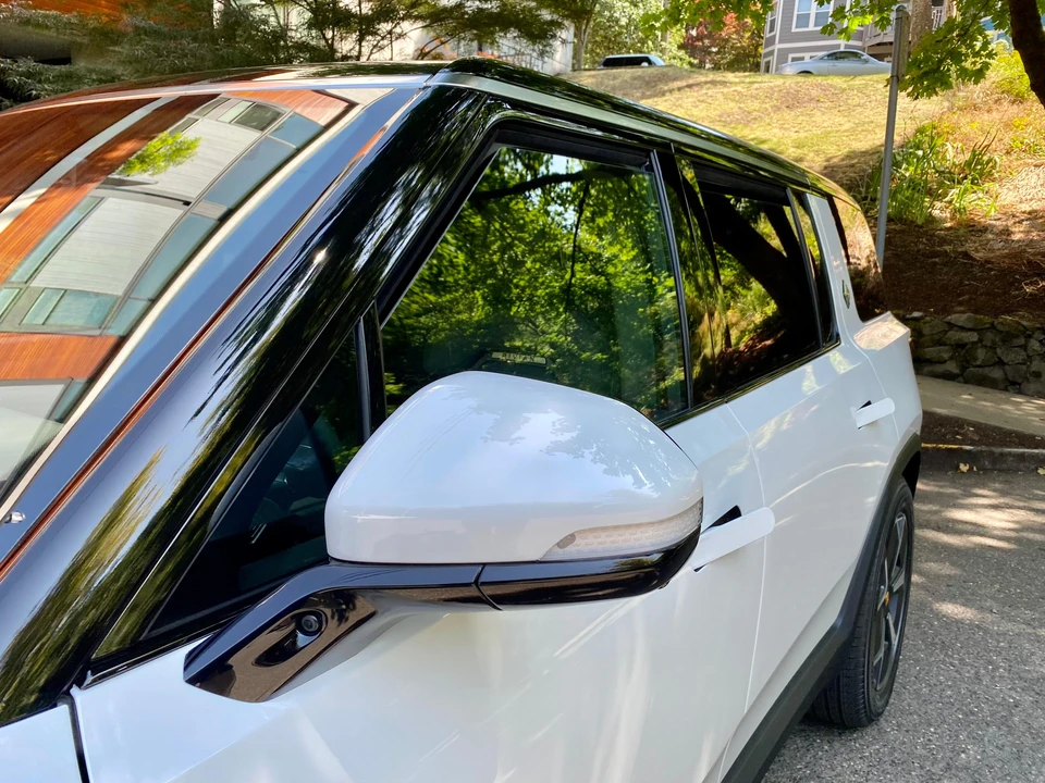 2023 Rivian R1S - Image 24 of 31