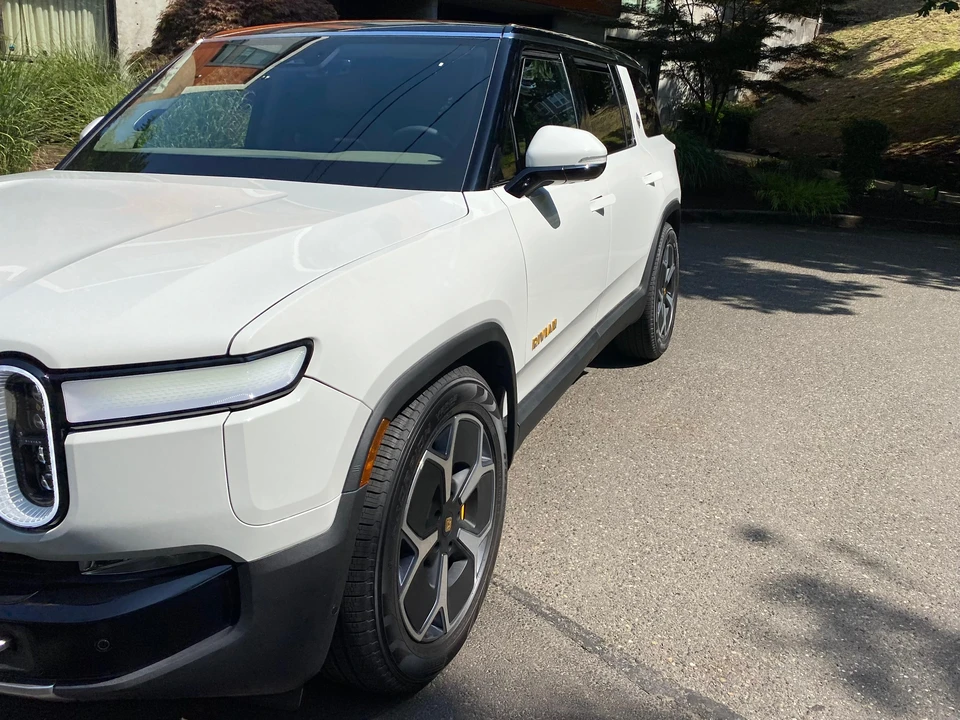 2023 Rivian R1S - Image 21 of 31