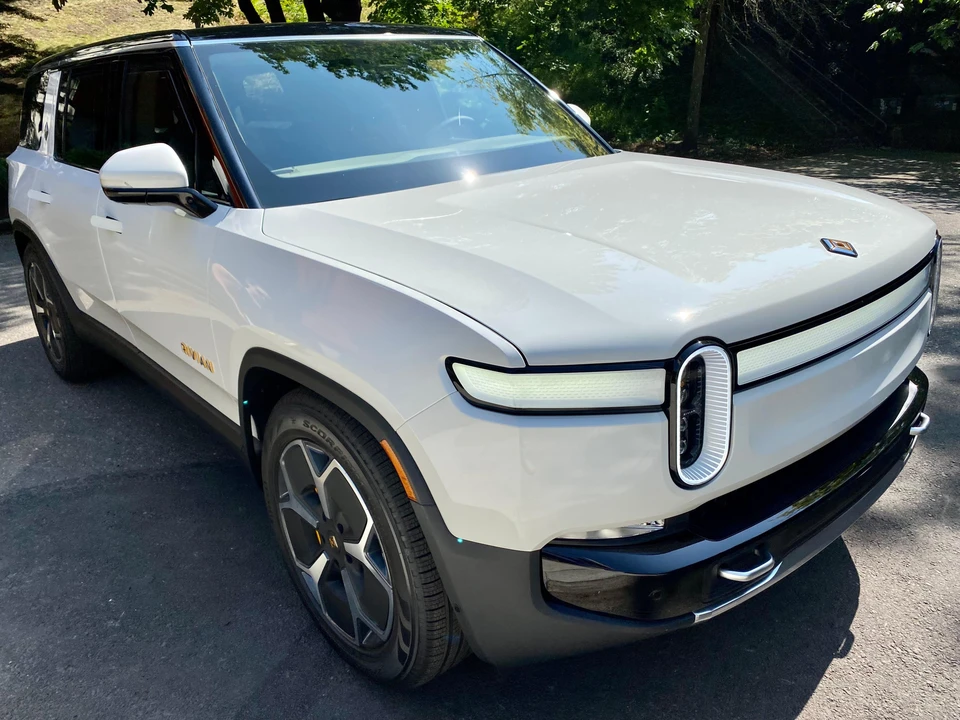 2023 Rivian R1S - Image 20 of 31