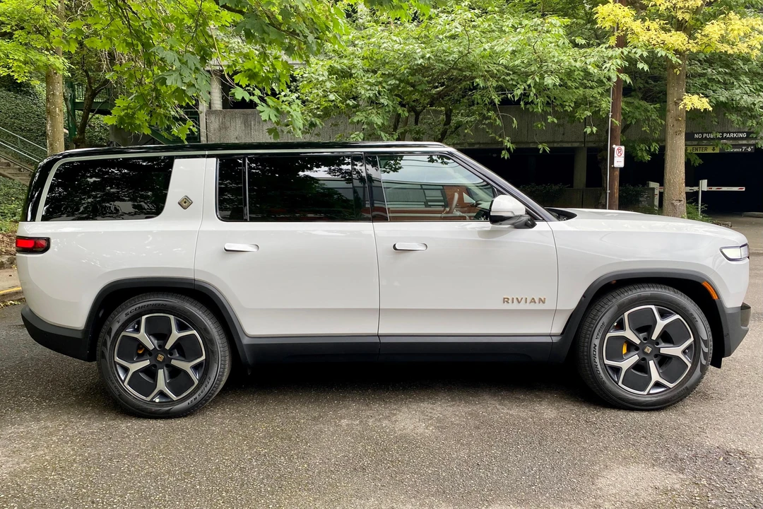 2023 Rivian R1S - Image 3 of 31