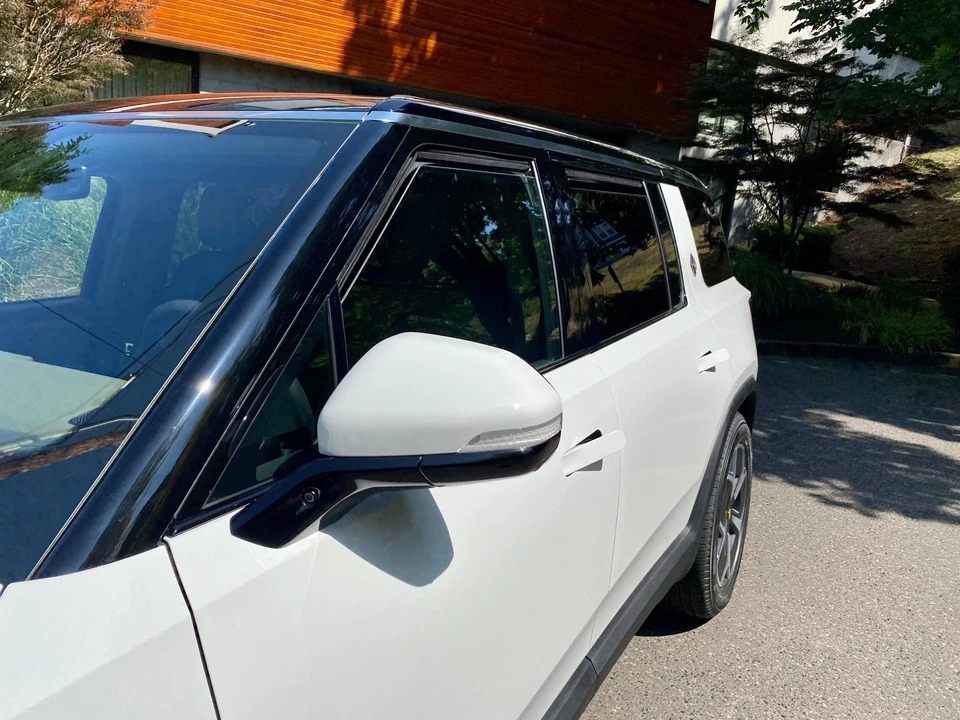 2023 Rivian R1S - Image 23 of 31