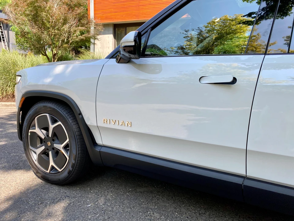 2023 Rivian R1S - Image 22 of 31