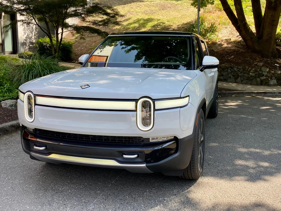 2023 Rivian R1S - Image 8 of 31