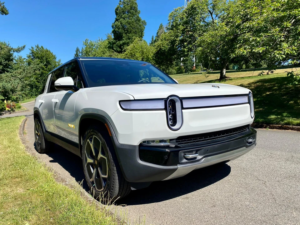2023 Rivian R1S - Image 19 of 31