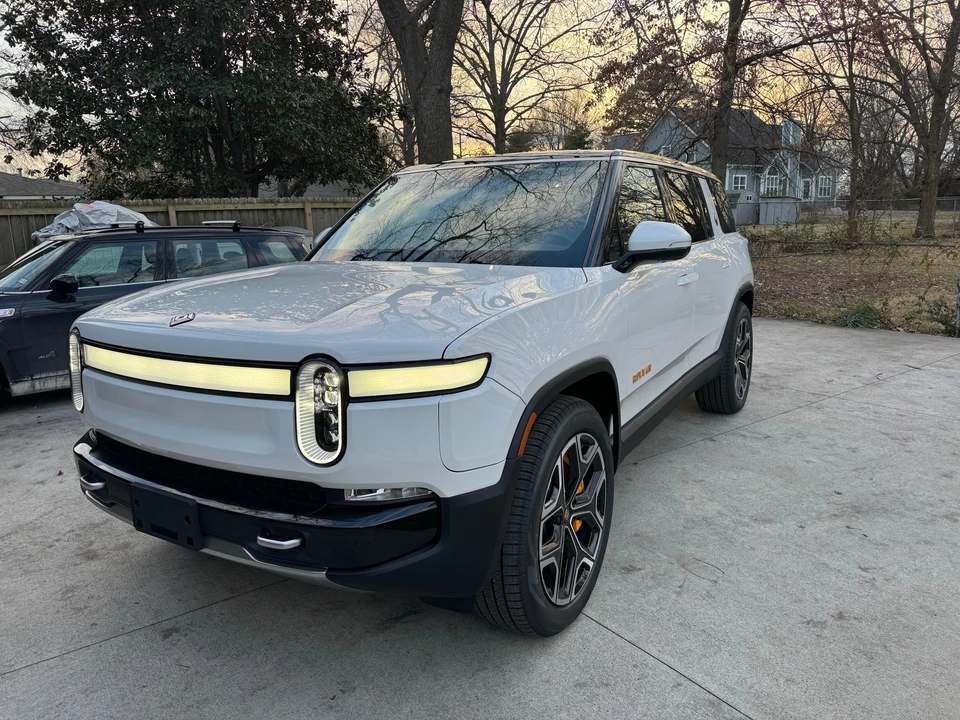 2023 Rivian R1S - Image 6 of 31