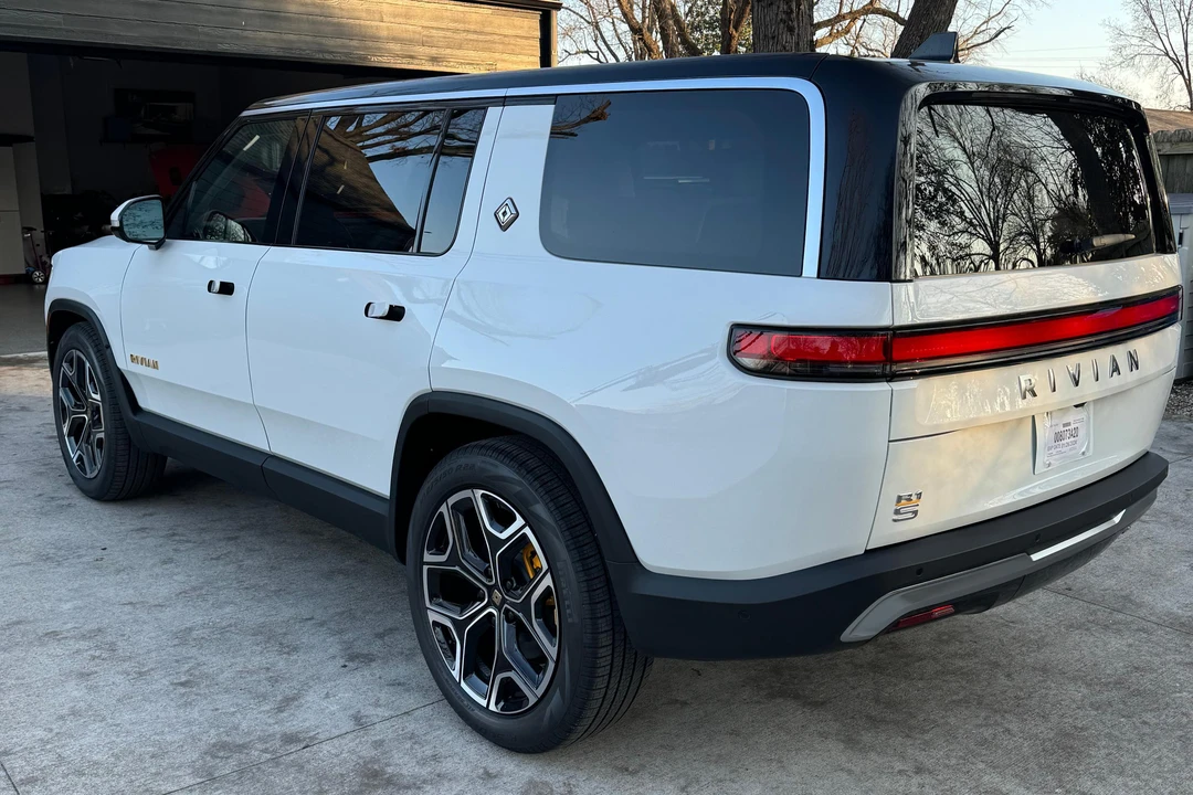 2023 Rivian R1S - Image 7 of 31