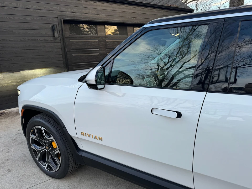 2023 Rivian R1S - Image 20 of 31