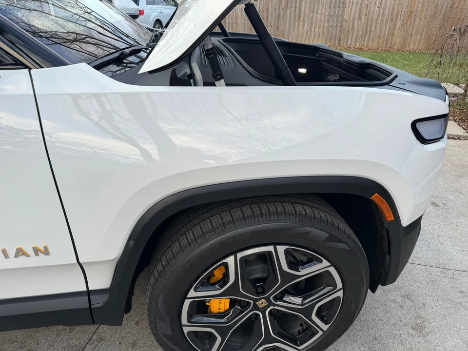 2023 Rivian R1S - Image 29 of 31