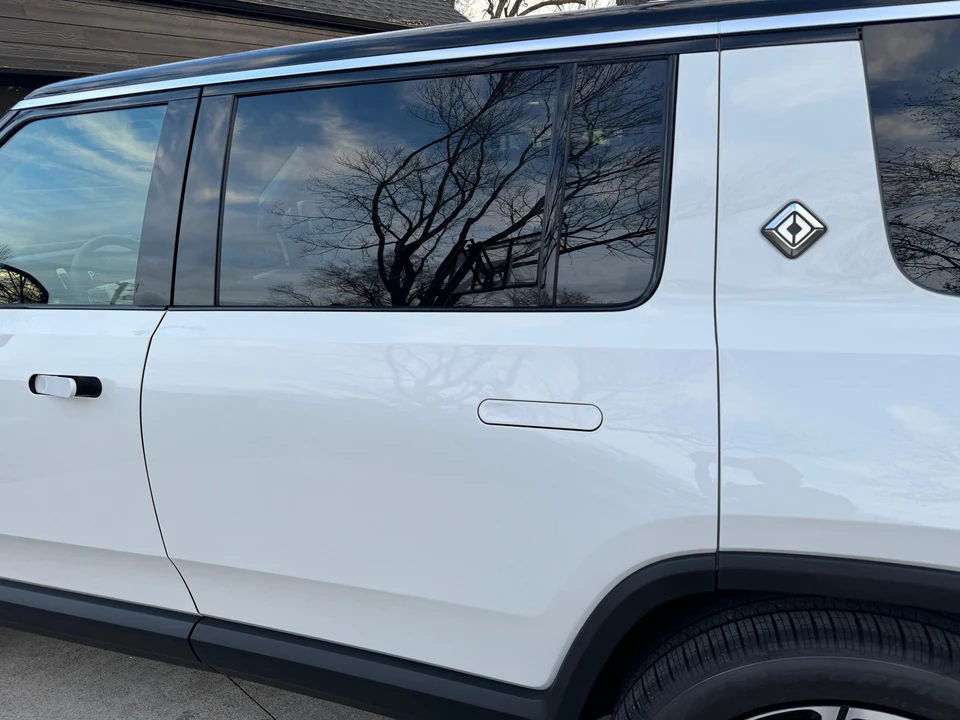 2023 Rivian R1S - Image 23 of 31