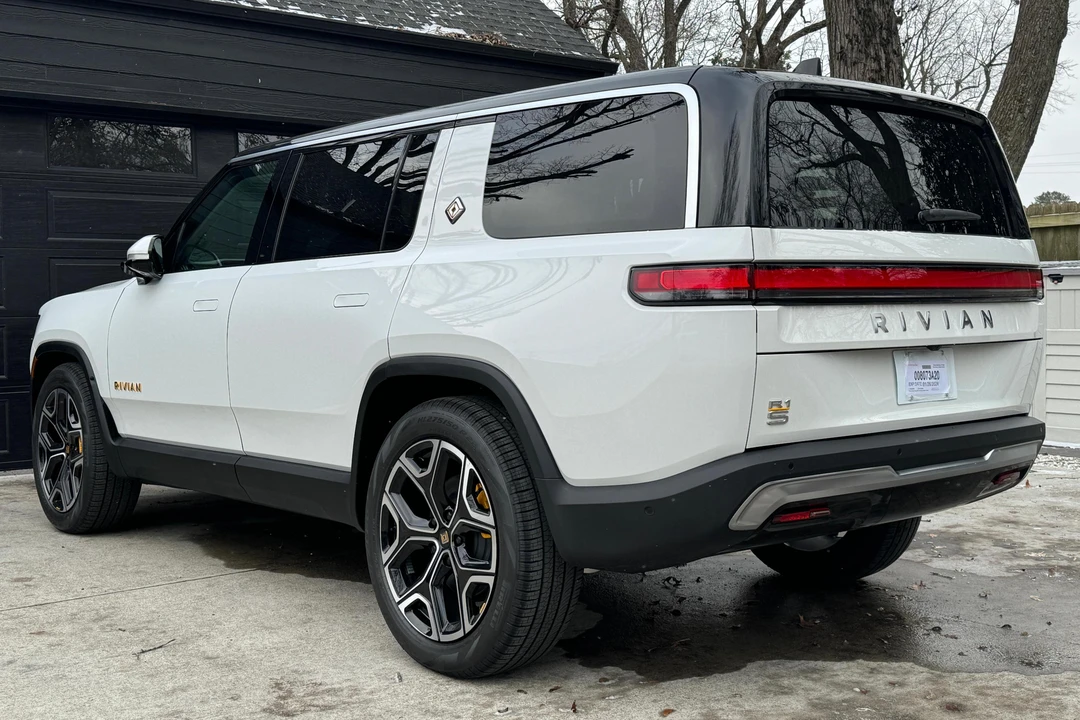 2023 Rivian R1S - Image 4 of 31