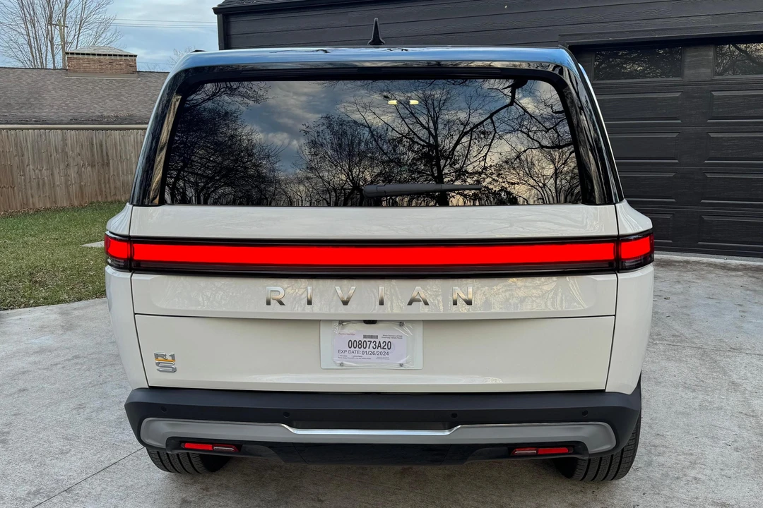 2023 Rivian R1S - Image 5 of 31