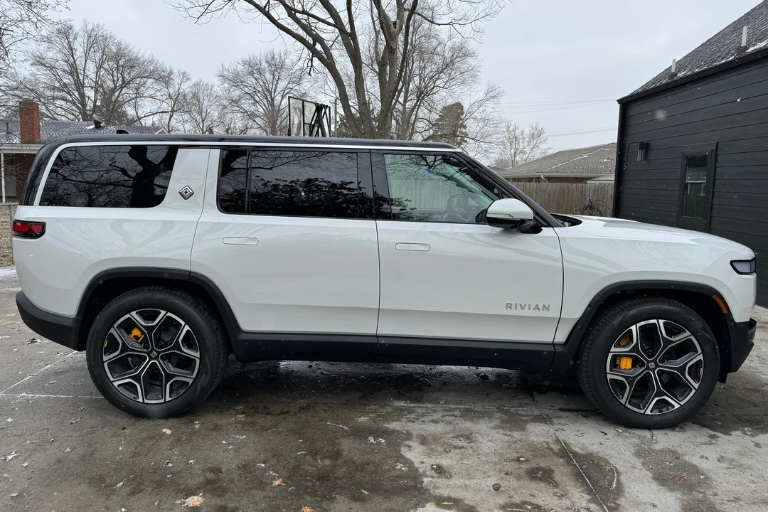 2023 Rivian R1S - Image 19 of 31