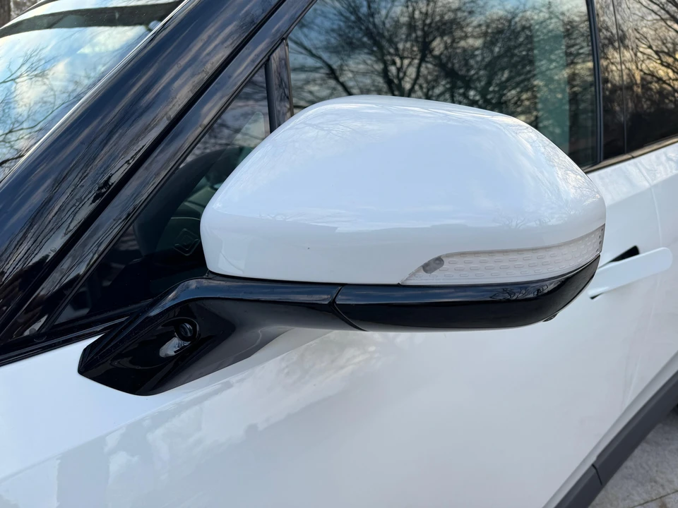 2023 Rivian R1S - Image 22 of 31