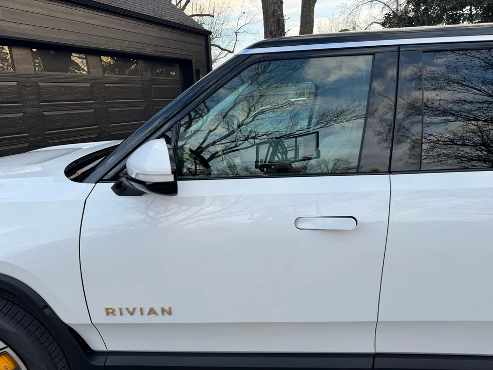 2023 Rivian R1S - Image 21 of 31