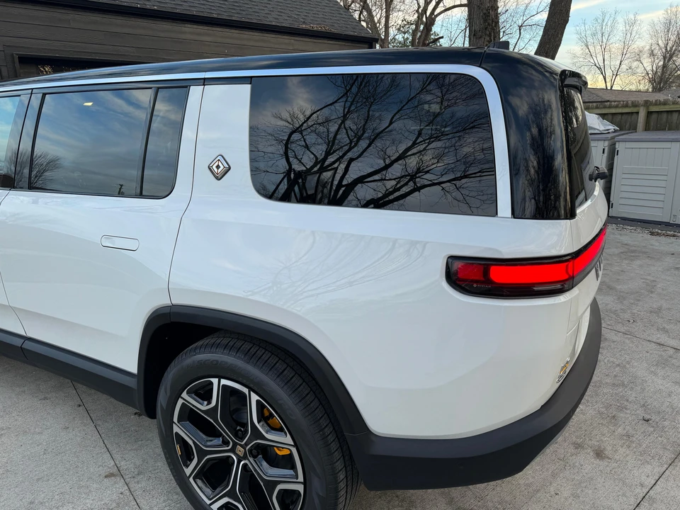 2023 Rivian R1S - Image 24 of 31