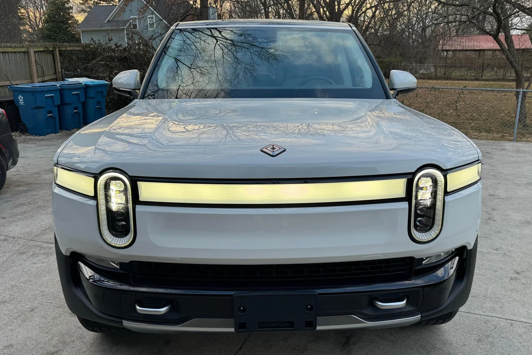 2023 Rivian R1S - Image 2 of 31