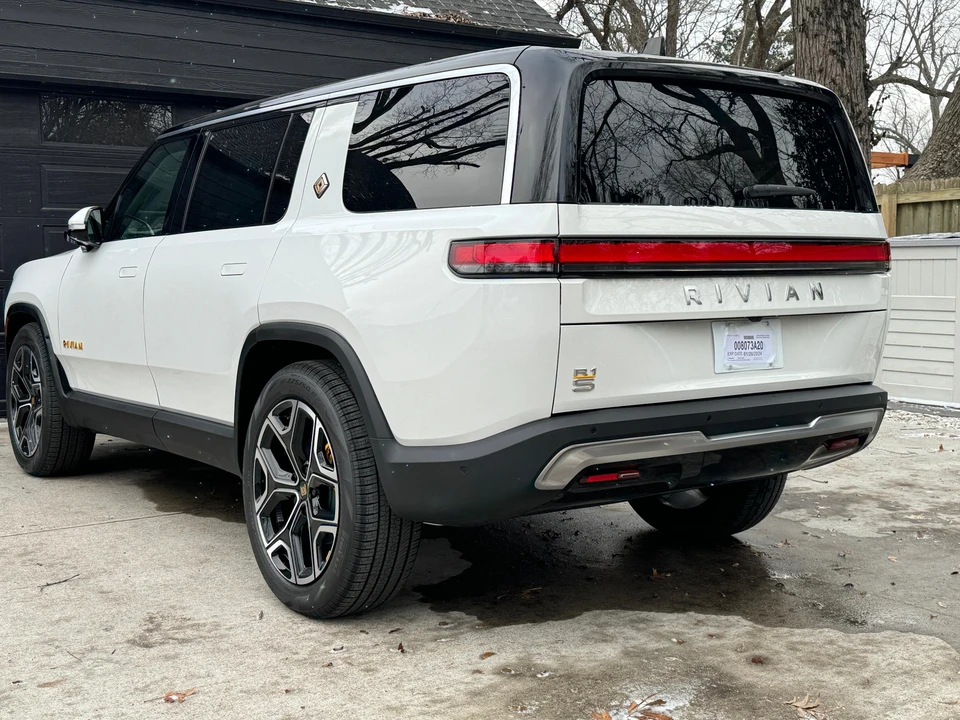 2023 Rivian R1S - Image 11 of 31