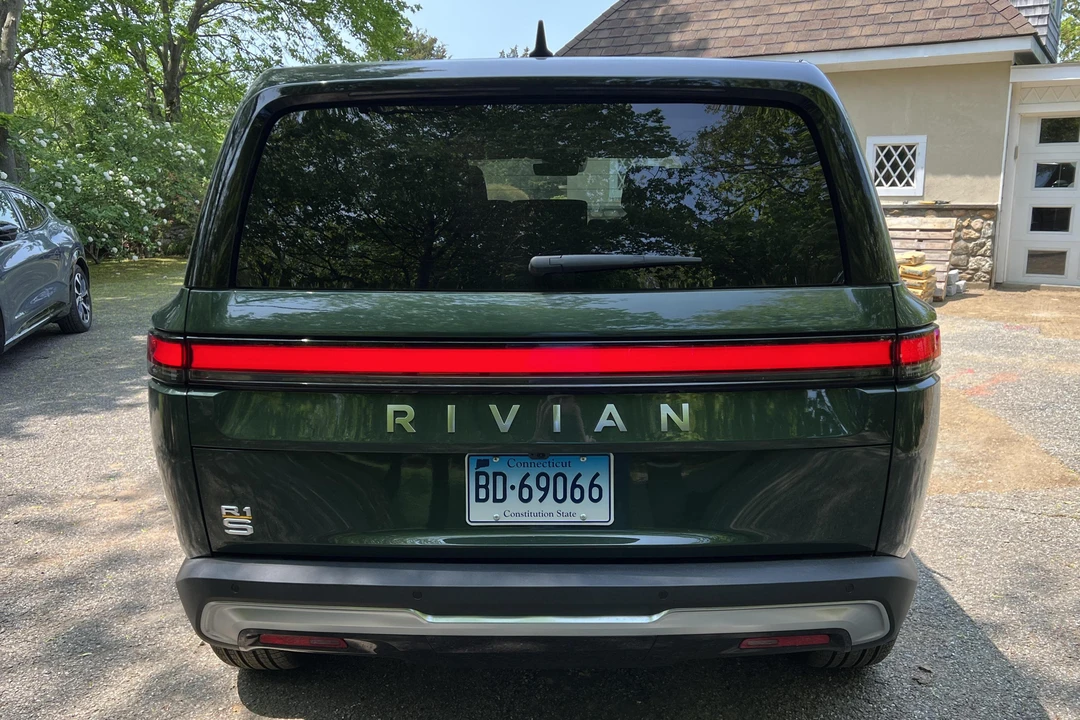 2023 Rivian R1S - Image 5 of 8