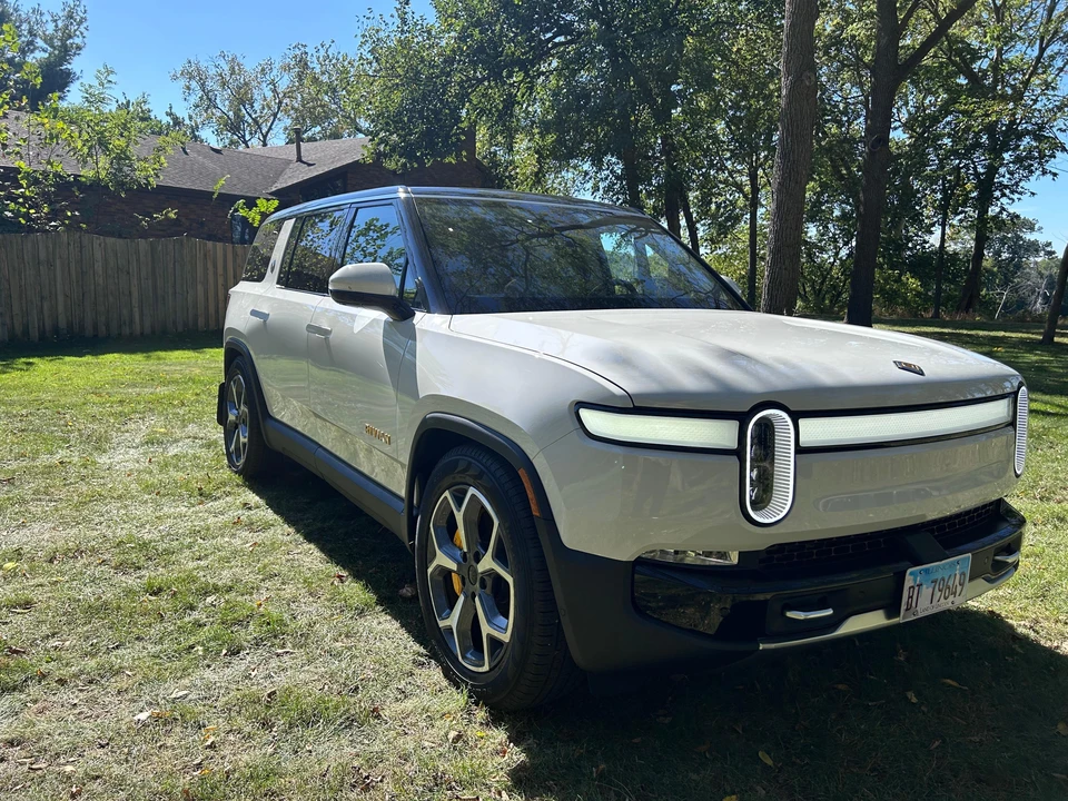 2023 Rivian R1S - Image 21 of 31