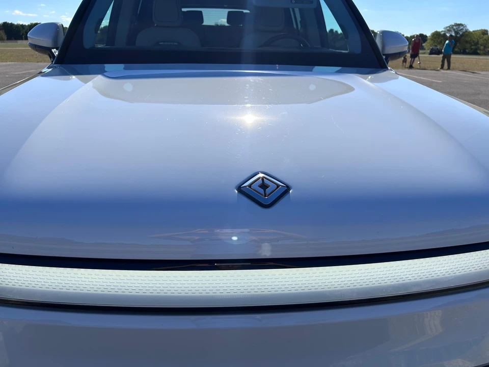 2023 Rivian R1S - Image 24 of 31