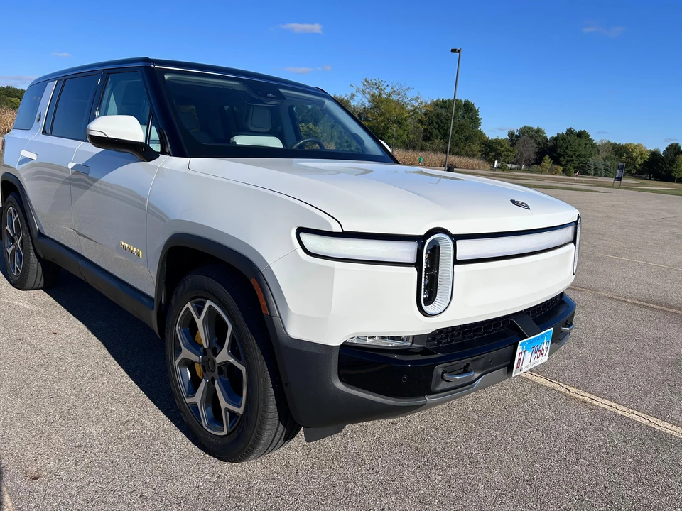 2023 Rivian R1S - Image 22 of 31