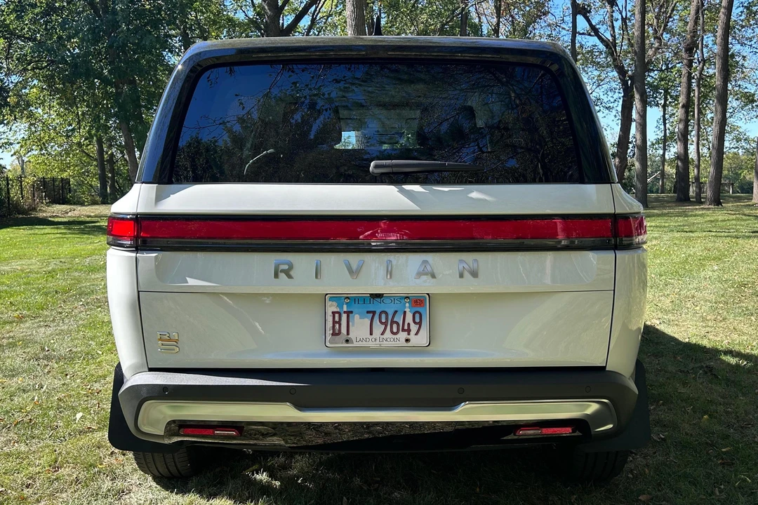2023 Rivian R1S - Image 5 of 31