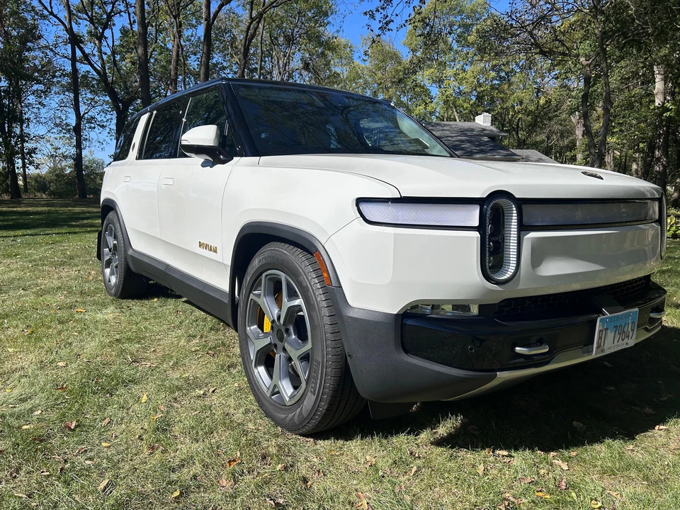2023 Rivian R1S - Image 20 of 31