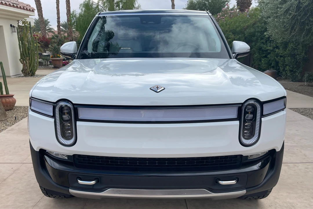 2023 Rivian R1S - Image 2 of 31