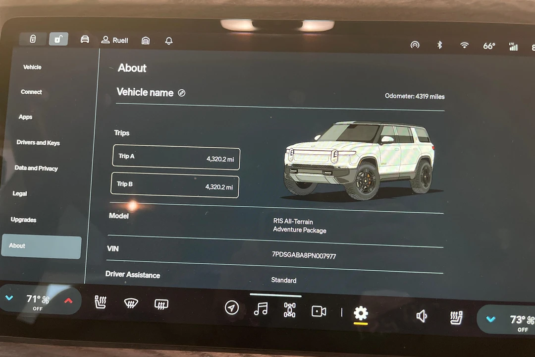2023 Rivian R1S - Image 17 of 31