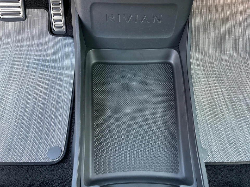 2023 Rivian R1S - Image 31 of 31