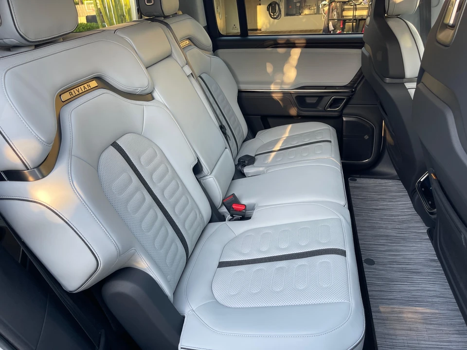 2023 Rivian R1S - Image 24 of 31