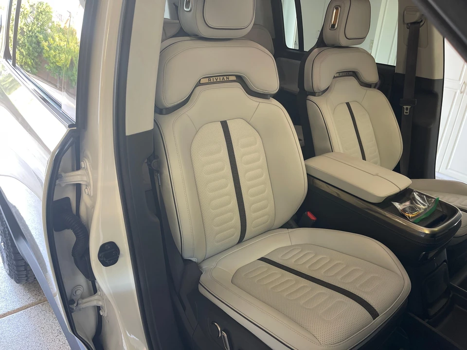 2023 Rivian R1S - Image 20 of 31
