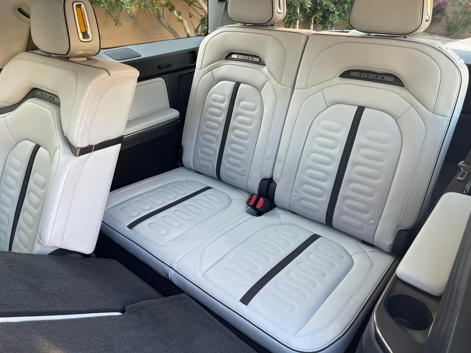 2023 Rivian R1S - Image 25 of 31