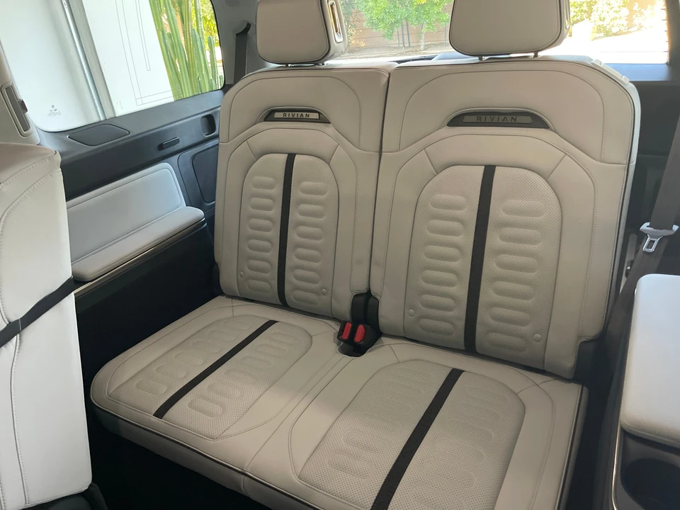 2023 Rivian R1S - Image 26 of 31